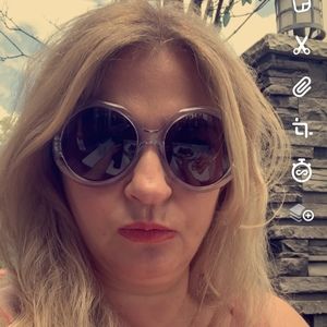 Meet your Posher, Eleni